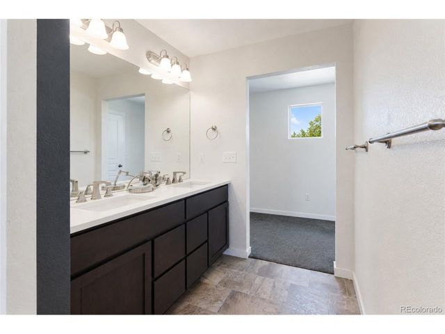 135 Foxtail Dr, Hudson, CO 80642