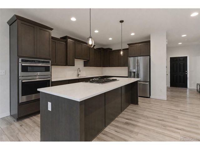 135 Foxtail Dr, Hudson, CO 80642