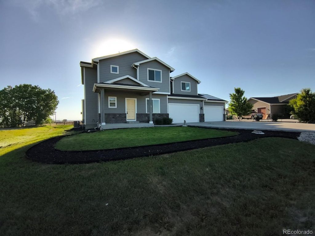 135 Foxtail Dr, Hudson, CO 80642
