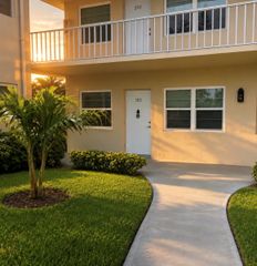 12 Vista Palm Lane, Vero Beach, FL 32962