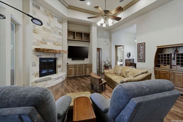1466 Crossbow, Canyon Lake, TX 78133
