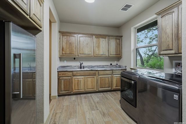 1466 Crossbow, Canyon Lake, TX 78133