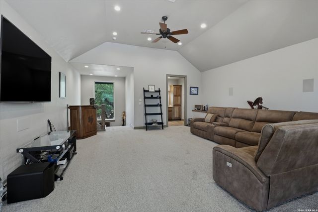 1466 Crossbow, Canyon Lake, TX 78133