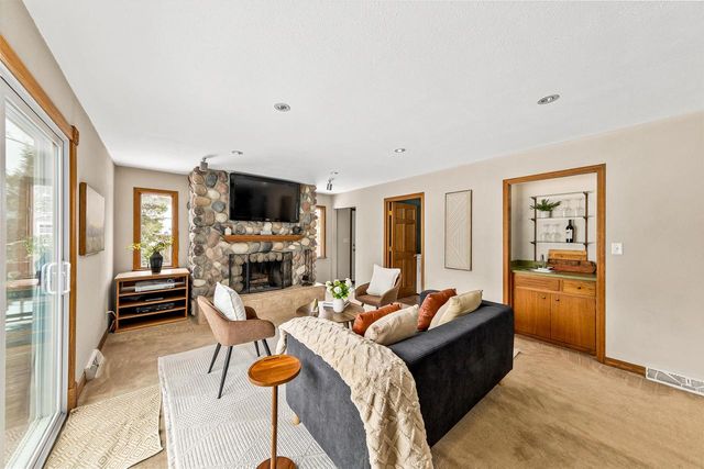 N41W33425 Nashotah ROAD, Nashotah, WI 53058