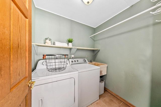 N41W33425 Nashotah ROAD, Nashotah, WI 53058