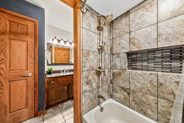 N41W33425 Nashotah ROAD, Nashotah, WI 53058