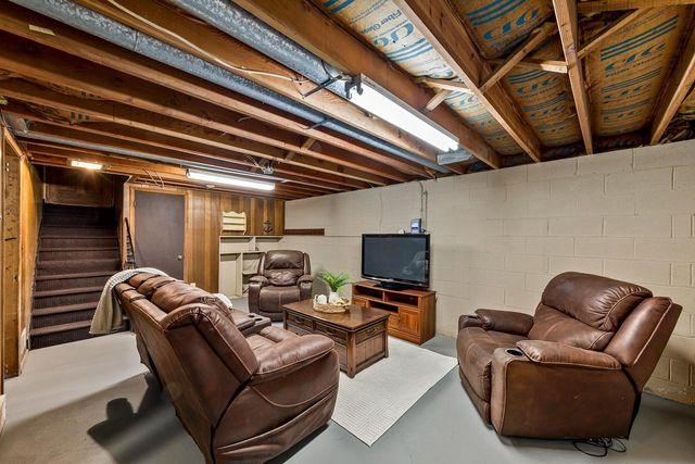 N41W33425 Nashotah ROAD, Nashotah, WI 53058