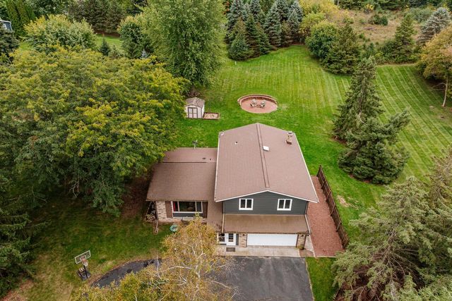 N41W33425 Nashotah ROAD, Nashotah, WI 53058