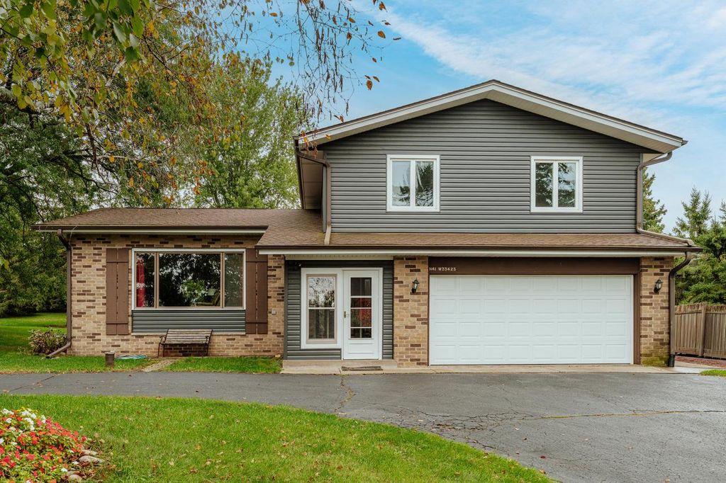 N41W33425 Nashotah ROAD, Nashotah, WI 53058