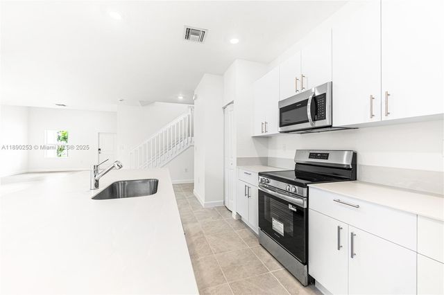 2232 SE 30th St 1, Homestead, FL 33035