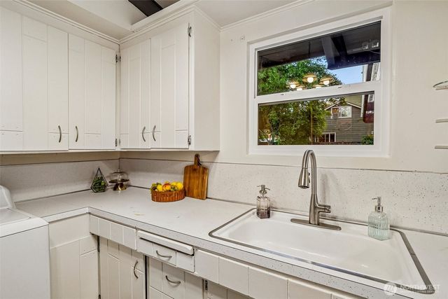 1208 NE Northgate Way, Seattle, WA 98125