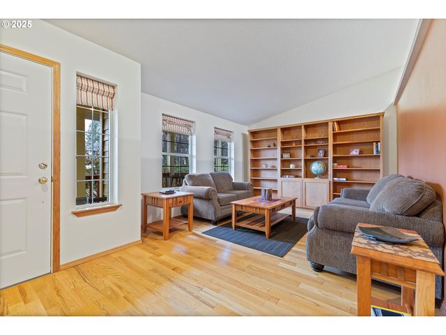 621 Se 11TH Cir, Troutdale, OR 97060