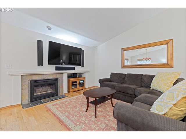 621 Se 11TH Cir, Troutdale, OR 97060