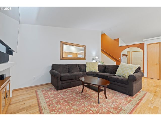 621 Se 11TH Cir, Troutdale, OR 97060