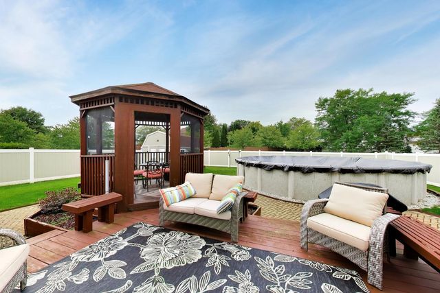 871 Tiffany Farms Road, Antioch, IL 60002