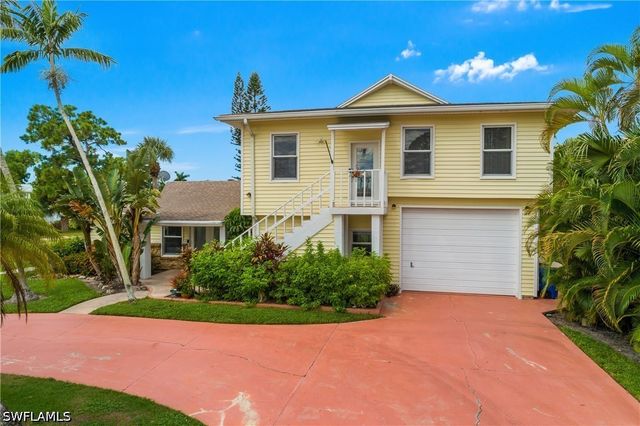 27265 High Seas LN, Bonita Springs, FL 34135
