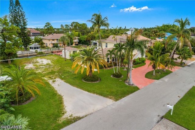 27265 High Seas LN, Bonita Springs, FL 34135
