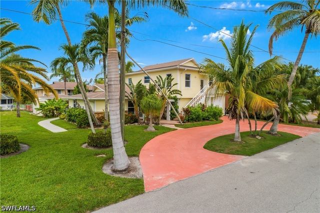 27265 High Seas LN, Bonita Springs, FL 34135
