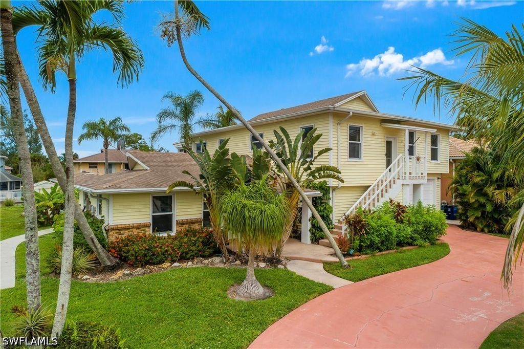 27265 High Seas LN, Bonita Springs, FL 34135