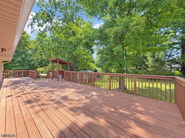 69 Cedar Tree Dr, Vernon Twp., NJ 07422