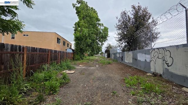 218 Valle Vista Ave, Hayward, CA 94544
