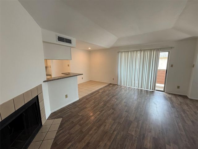 8048 Sands Point Drive D, Houston, TX 77036