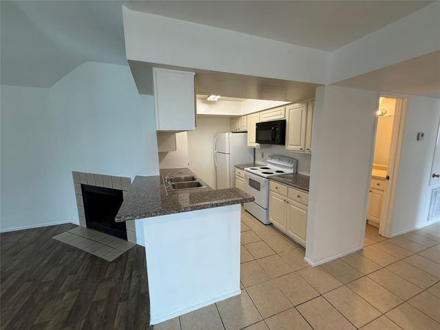 8048 Sands Point Drive D, Houston, TX 77036