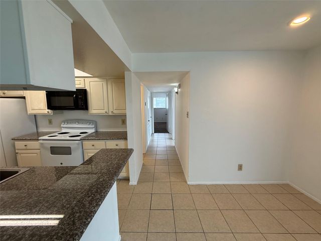 8048 Sands Point Drive D, Houston, TX 77036