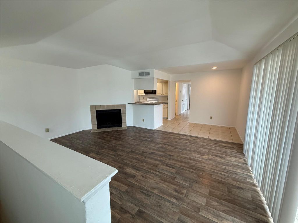 8048 Sands Point Drive D, Houston, TX 77036