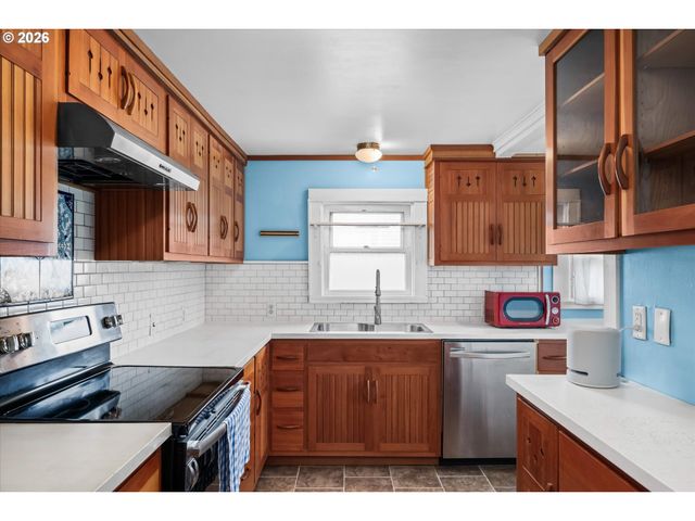 428 5TH St, Springfield, OR 97477