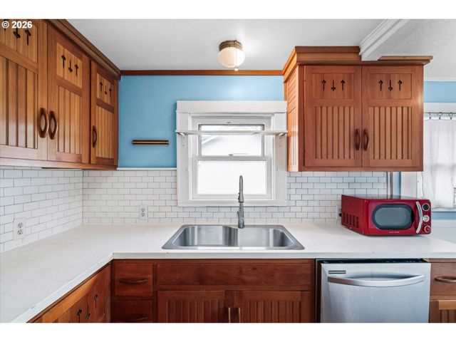 428 5TH St, Springfield, OR 97477