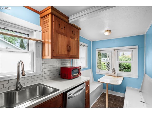 428 5TH St, Springfield, OR 97477