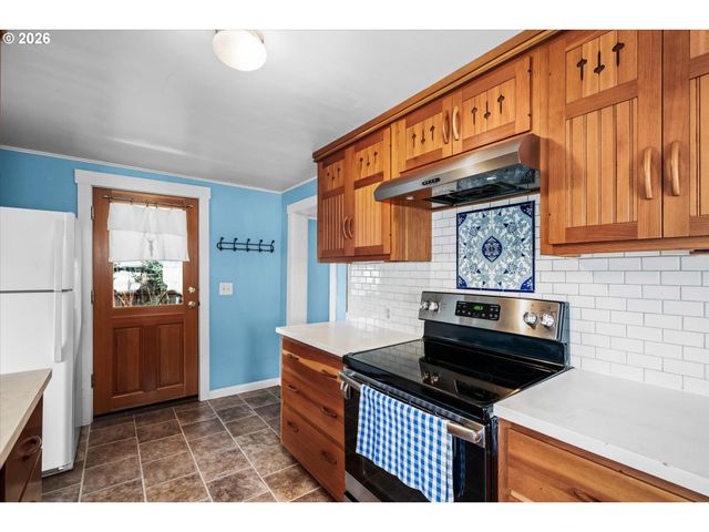 428 5TH St, Springfield, OR 97477