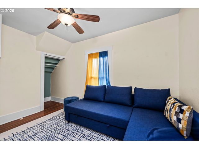 428 5TH St, Springfield, OR 97477