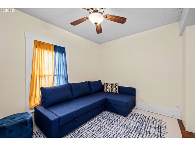 428 5TH St, Springfield, OR 97477