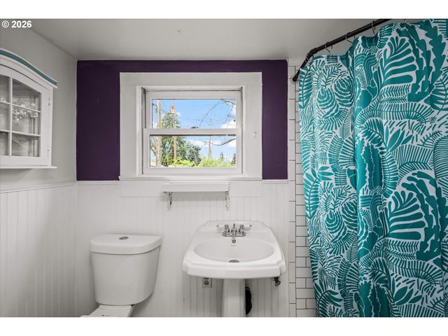 428 5TH St, Springfield, OR 97477