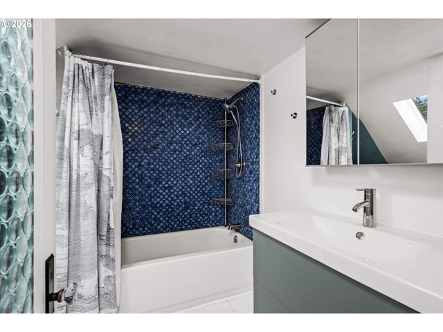 428 5TH St, Springfield, OR 97477