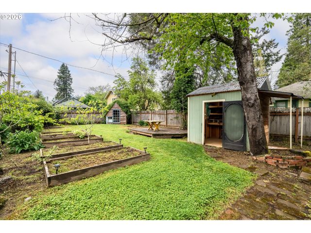 428 5TH St, Springfield, OR 97477