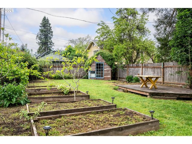 428 5TH St, Springfield, OR 97477