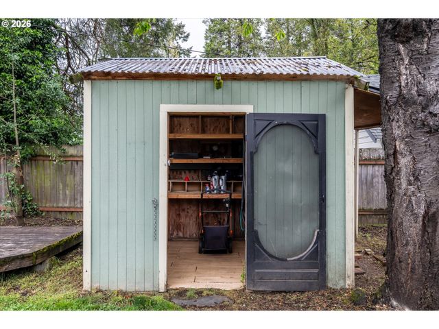 428 5TH St, Springfield, OR 97477