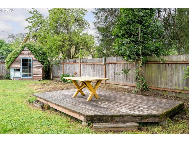 428 5TH St, Springfield, OR 97477