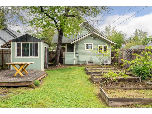 428 5TH St, Springfield, OR 97477