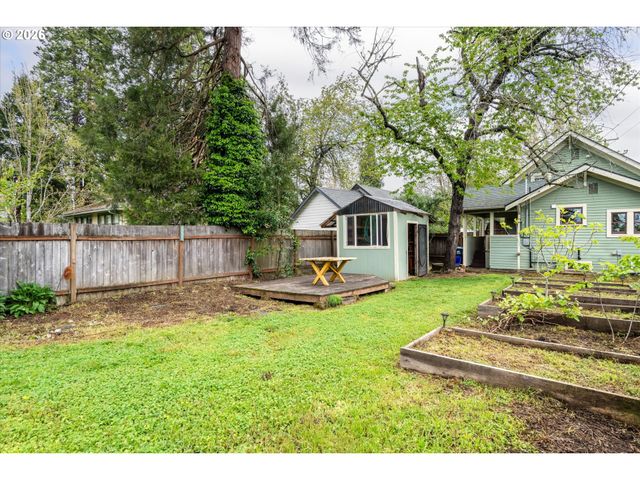 428 5TH St, Springfield, OR 97477