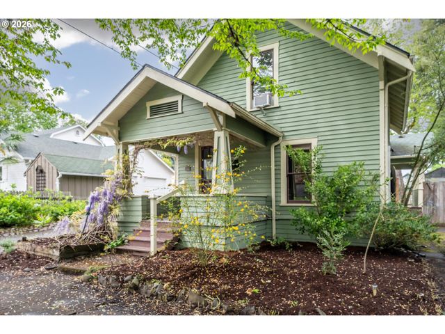 428 5TH St, Springfield, OR 97477