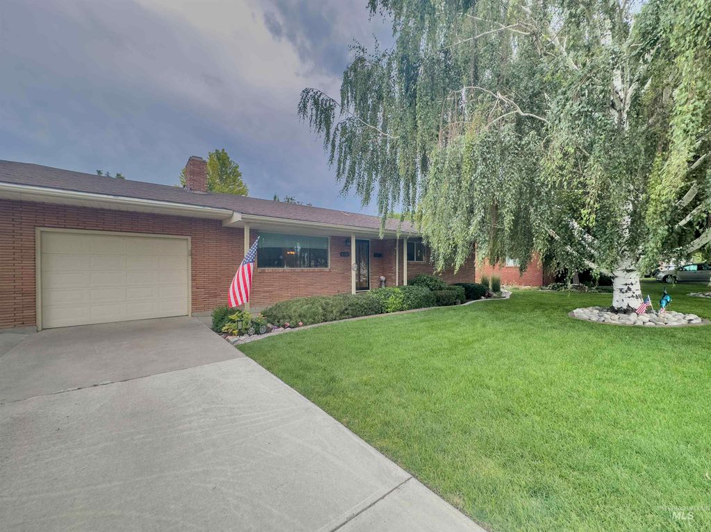 2231 Burton Ave, Burley, ID 83318