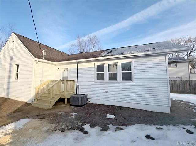 10426 Stark Road, Livonia, MI 48150