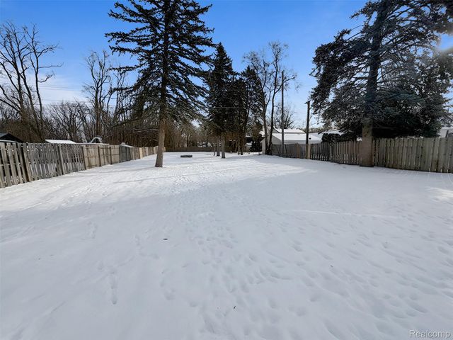 10426 Stark Road, Livonia, MI 48150