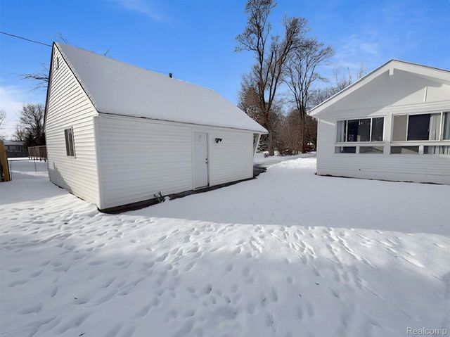 10426 Stark Road, Livonia, MI 48150