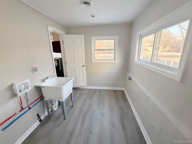 10426 Stark Road, Livonia, MI 48150