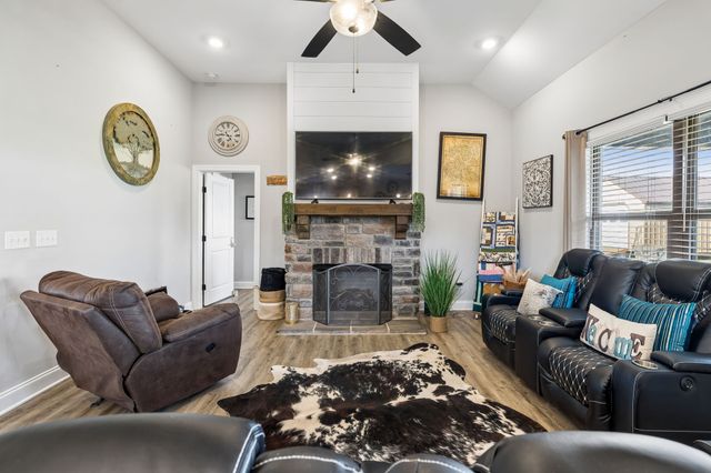 2743 W County Farm Rd, Springfield, TN 37172